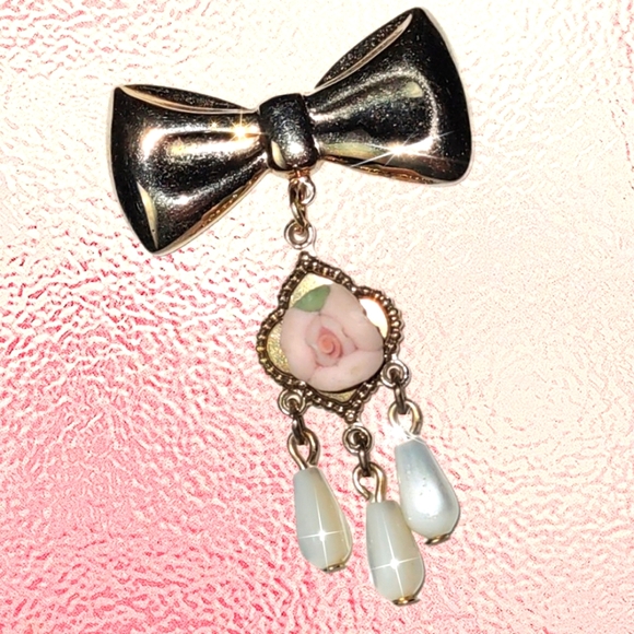 Gold Bow w/ Dangling Porcelain Flower Pin - Picture 3 of 8